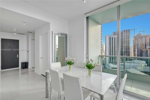 Condominio en alquiler en Miami, Florida, 2 dormitorios, 114.92 m2 № 2007780 - foto 14