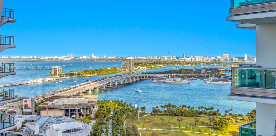 Condominio en Miami, Florida, 2 dormitorios  № 2007780