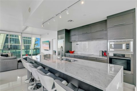 Condominio en alquiler en Miami, Florida, 2 dormitorios, 114.92 m2 № 2007780 - foto 6