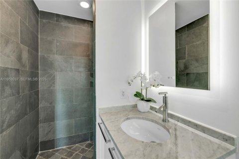 Condominio en alquiler en Miami, Florida, 2 dormitorios, 114.92 m2 № 2007780 - foto 25