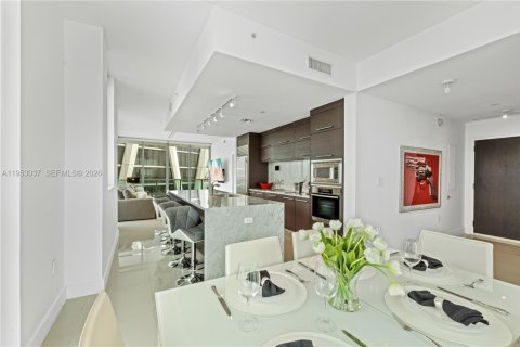 Condominio en alquiler en Miami, Florida, 2 dormitorios, 114.92 m2 № 2007780 - foto 15