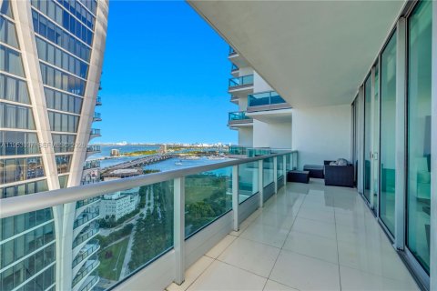 Condominio en alquiler en Miami, Florida, 2 dormitorios, 114.92 m2 № 2007780 - foto 10