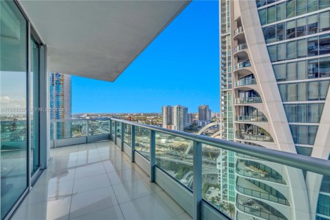 Condominio en alquiler en Miami, Florida, 2 dormitorios, 114.92 m2 № 2007780 - foto 11