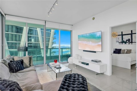Condominio en alquiler en Miami, Florida, 2 dormitorios, 114.92 m2 № 2007780 - foto 2