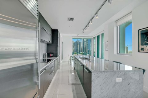 Condominio en alquiler en Miami, Florida, 2 dormitorios, 114.92 m2 № 2007780 - foto 9