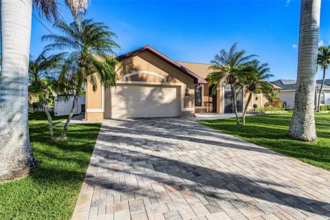 Casa en Cape Coral, Florida 3 dormitorios, 154.87 m2 № 2033156