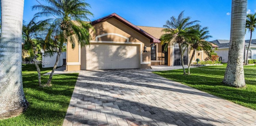 Casa en Cape Coral, Florida 3 dormitorios, 154.87 m2 № 2033156