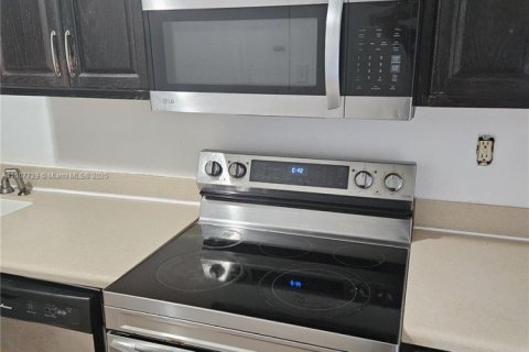 Copropriété à vendre à North Miami, Floride: 2 chambres, 95.04 m2 № 1811262 - photo 10