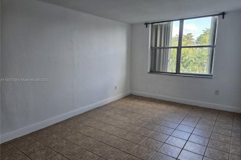 Copropriété à vendre à North Miami, Floride: 2 chambres, 95.04 m2 № 1811262 - photo 22