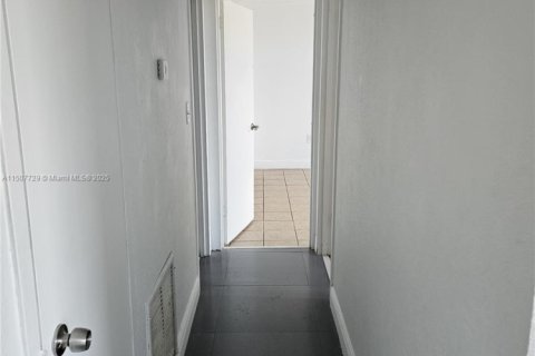 Copropriété à vendre à North Miami, Floride: 2 chambres, 95.04 m2 № 1811262 - photo 15