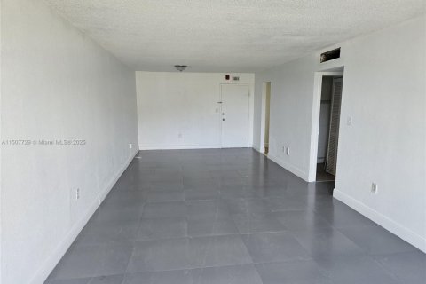 Copropriété à vendre à North Miami, Floride: 2 chambres, 95.04 m2 № 1811262 - photo 6