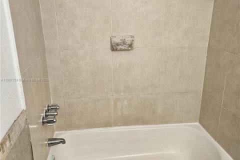 Copropriété à vendre à North Miami, Floride: 2 chambres, 95.04 m2 № 1811262 - photo 29