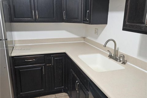 Copropriété à vendre à North Miami, Floride: 2 chambres, 95.04 m2 № 1811262 - photo 11