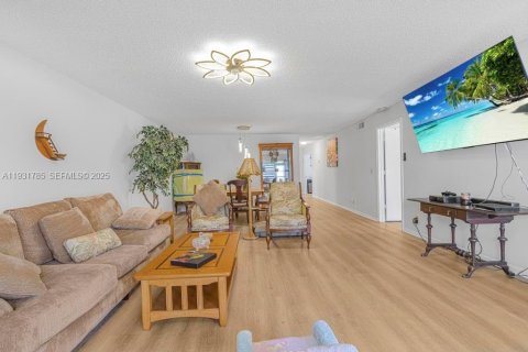 Condo in Delray Beach, Florida, 2 bedrooms  № 1992058 - photo 8