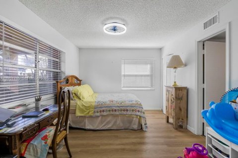 Condo in Delray Beach, Florida, 2 bedrooms  № 1992058 - photo 19