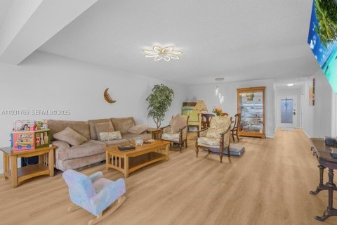 Condo in Delray Beach, Florida, 2 bedrooms  № 1992058 - photo 9