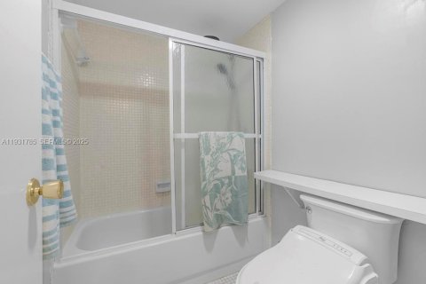 Condo in Delray Beach, Florida, 2 bedrooms  № 1992058 - photo 18