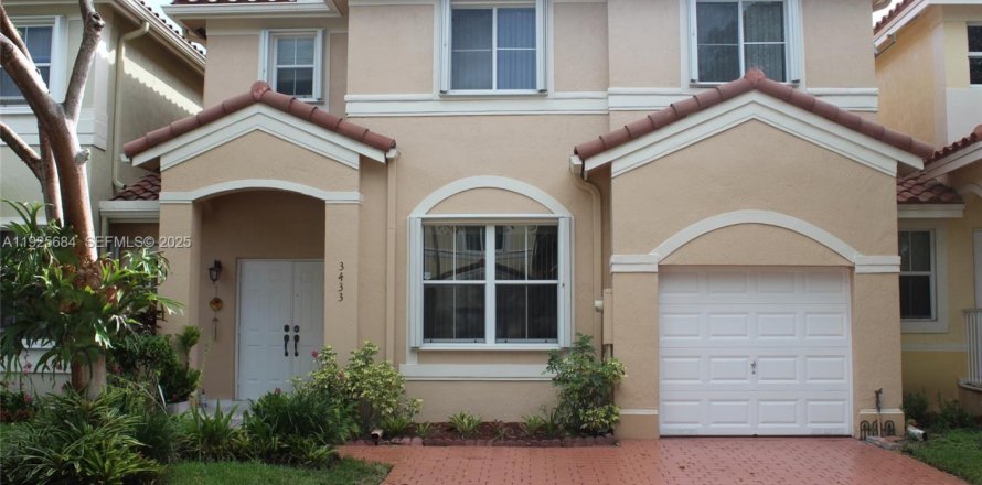 Таунхаус в Мирамар, Флорида 4 спальни, 188.78м2 № 1987954