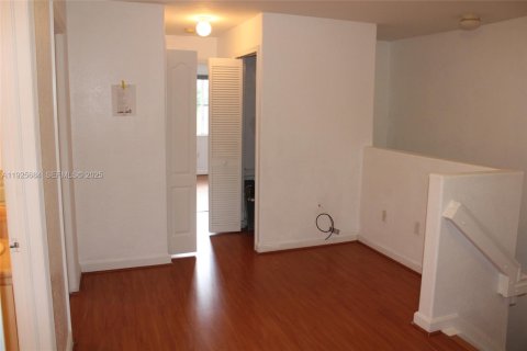 Снять в аренду таунхаус в Мирамар, Флорида 4 спальни, 188.78м2, № 1987954 - фото 15