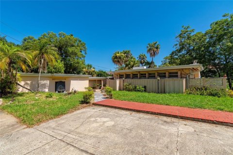 House in Orlando, Florida 3 bedrooms, 240.25 sq.m. № 2208072