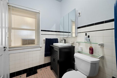 Commercial property in Saint Petersburg, Florida 6 bedrooms, 289.11 sq.m. № 2375693 - photo 24