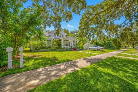 Commercial property in Saint Petersburg, Florida 6 bedrooms, 289.11 sq.m. № 2375693 - photo 3