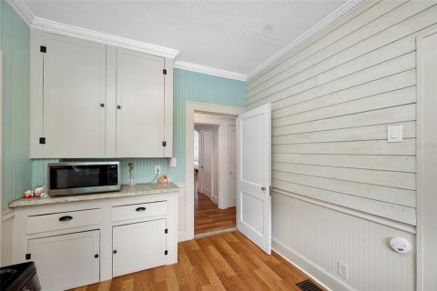 Commercial property in Saint Petersburg, Florida 6 bedrooms, 289.11 sq.m. № 2375693 - photo 17