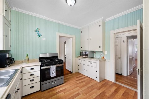 Commercial property in Saint Petersburg, Florida 6 bedrooms, 289.11 sq.m. № 2375693 - photo 15