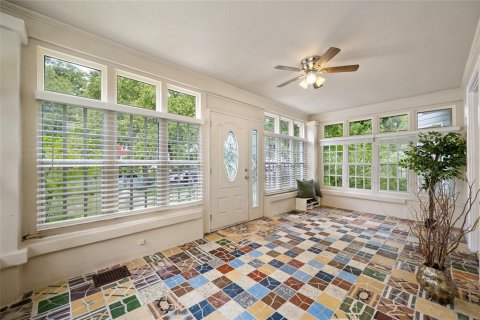 Commercial property in Saint Petersburg, Florida 6 bedrooms, 289.11 sq.m. № 2375693 - photo 4