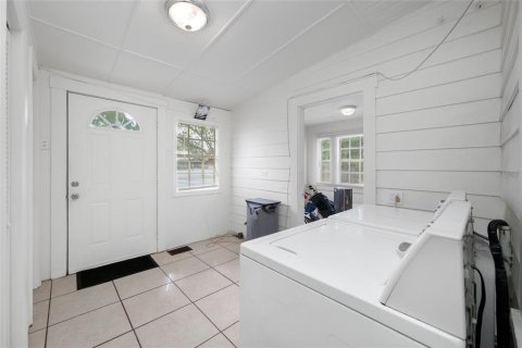 Commercial property in Saint Petersburg, Florida 6 bedrooms, 289.11 sq.m. № 2375693 - photo 25