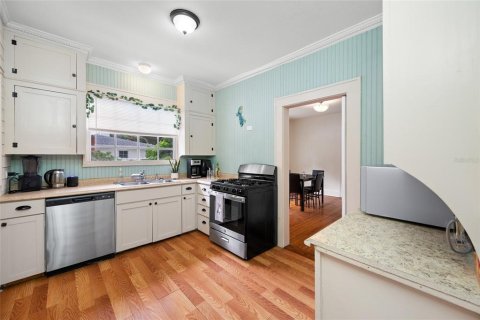 Commercial property in Saint Petersburg, Florida 6 bedrooms, 289.11 sq.m. № 2375693 - photo 14
