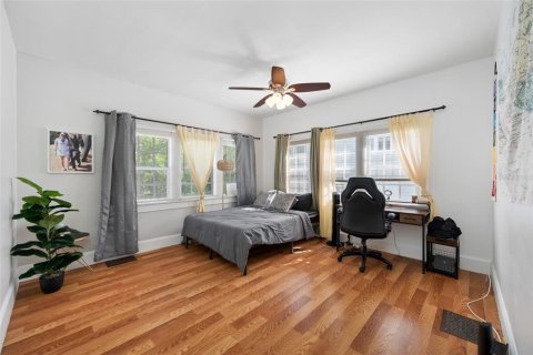 Commercial property in Saint Petersburg, Florida 6 bedrooms, 289.11 sq.m. № 2375693 - photo 21