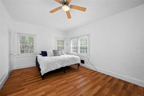Commercial property in Saint Petersburg, Florida 6 bedrooms, 289.11 sq.m. № 2375693 - photo 19