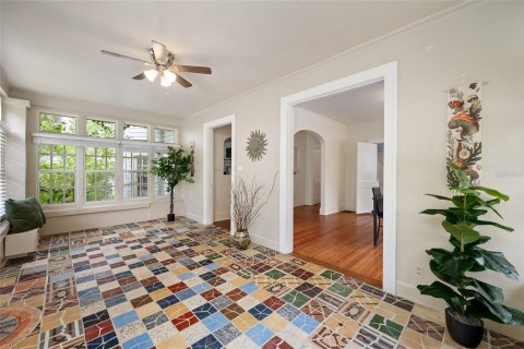 Commercial property in Saint Petersburg, Florida 6 bedrooms, 289.11 sq.m. № 2375693 - photo 6