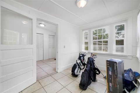Commercial property in Saint Petersburg, Florida 6 bedrooms, 289.11 sq.m. № 2375693 - photo 27