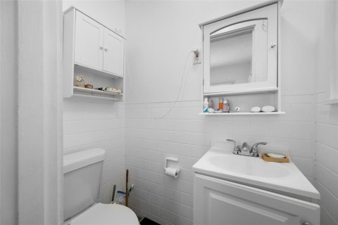 Commercial property in Saint Petersburg, Florida 6 bedrooms, 289.11 sq.m. № 2375693 - photo 20