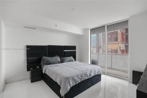 Condo in Miami, Florida, 1 bedroom  № 1881751 - photo 15