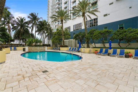 Condo in Miami, Florida, 1 bedroom  № 1881751 - photo 24