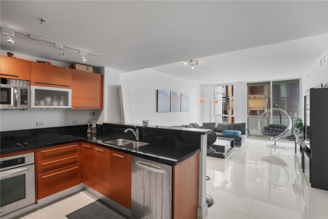 Condo in Miami, Florida, 1 bedroom  № 1881751 - photo 9