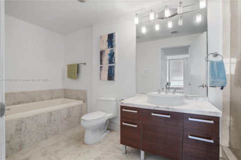 Condo in Miami, Florida, 1 bedroom  № 1881751 - photo 19