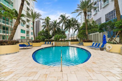 Condo in Miami, Florida, 1 bedroom  № 1881751 - photo 23