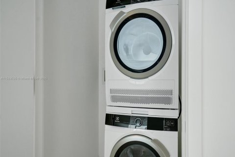 Copropriété à vendre à Miami, Floride: 2 chambres, 88.72 m2 № 2012121 - photo 11