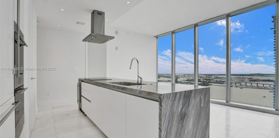 Condo à Miami, Floride, 2 chambres  № 2012121