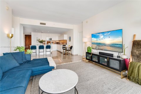 Condo in Miami, Florida, 2 bedrooms  № 2023047 - photo 7