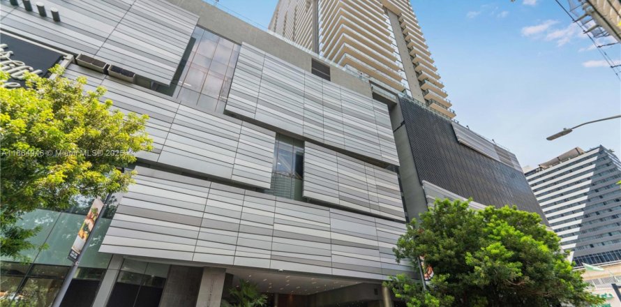 Condo in Miami, Florida, 2 bedrooms  № 2023047