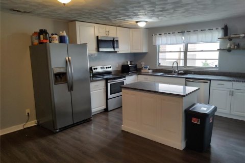 Casa en alquiler en Tampa, Florida, 5 dormitorios, 156.35 m2 № 1795631 - foto 9