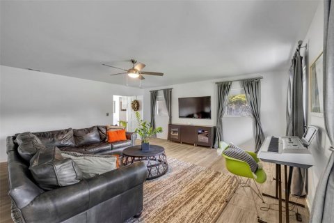 House in Winter Park, Florida 3 bedrooms, 229.19 sq.m. № 2100179 - photo 23