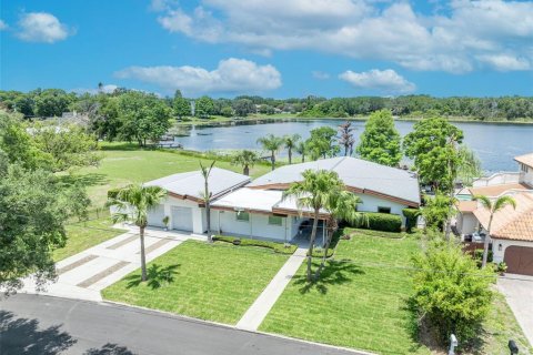 House in Winter Park, Florida 3 bedrooms, 229.19 sq.m. № 2100179