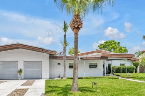 House in Winter Park, Florida 3 bedrooms, 229.19 sq.m. № 2100179 - photo 30