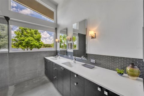 House in Winter Park, Florida 3 bedrooms, 229.19 sq.m. № 2100179 - photo 16